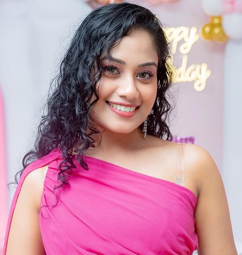 হেডম্যাডামের লুকানো ক্ষুধা