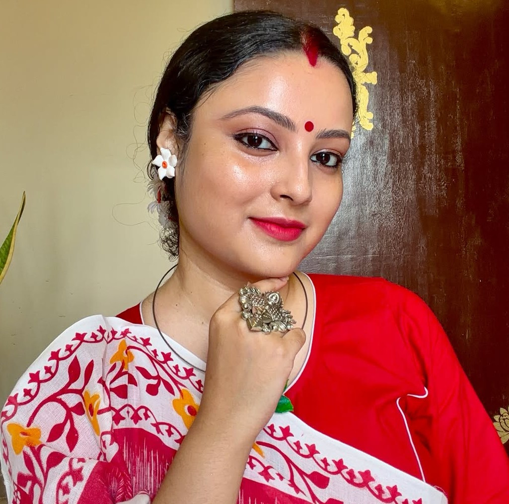 বিবাহিত চাচির যৌবনের ক্ষুধা মিটালাম