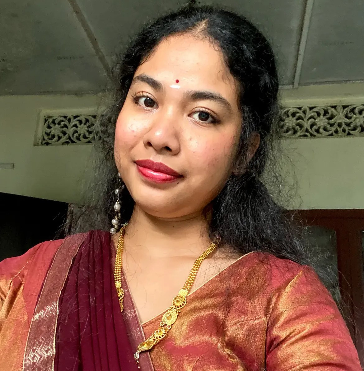 বিবাহিত মৌমিতাকে ডগি স্টাইলে